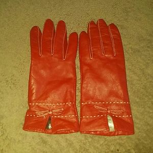 Very pretty leather gloves